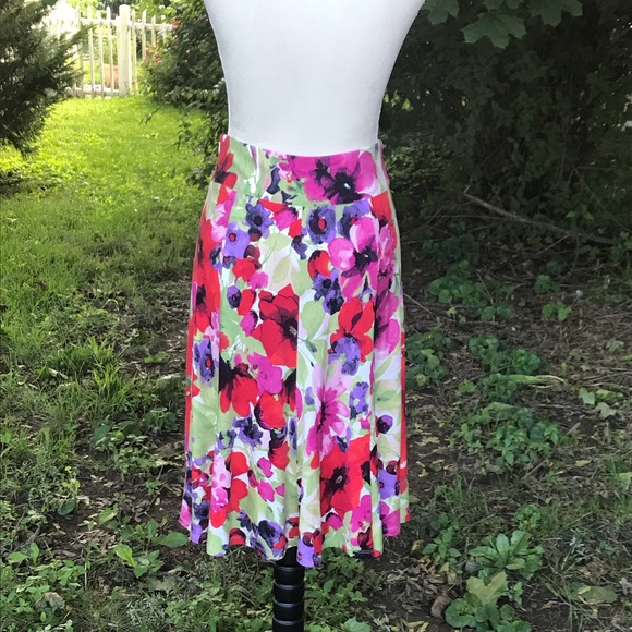 Judy Lee Cole☀️Floral swingy skirt - Picture 7 of 10